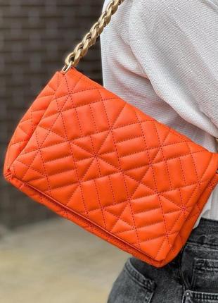 Оранжевая стильная сумка хорошего качества