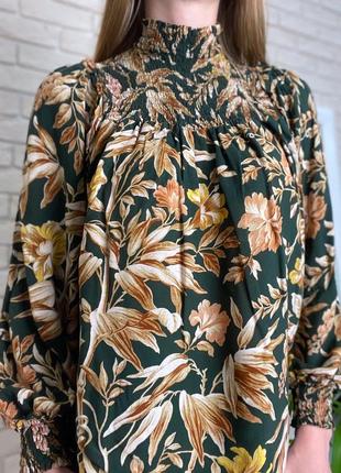 Коричневая блузка в листья с жаткой h&amp;m7 фото