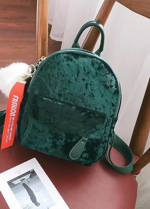 Женский велюровый мини рюкзак с брелком (3 цвета)9 фото