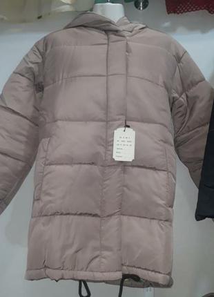 Куртка зимняя женская!размер 1.под мышками 50-51 см.по бедрах 53 см.длина 77 см.разпродаж!цена 1350 грн.2 фото