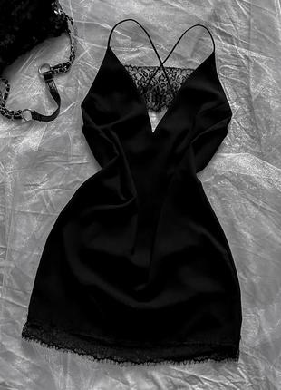 Изысканное платье с кружевной вставкой в декольте8 фото