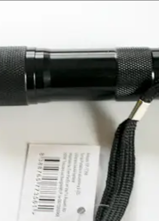 Металлический ручной фонарик на батарейках