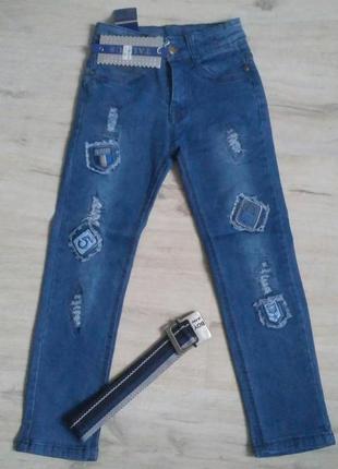 Новые стильные узкие джинсы-рванки для мальчика с нашивками  венгрия