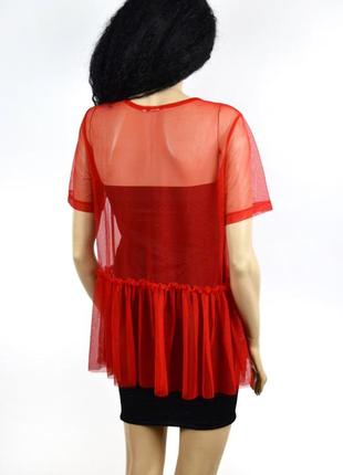 Красная фатиновая футболка с рюшей воланом3 фото