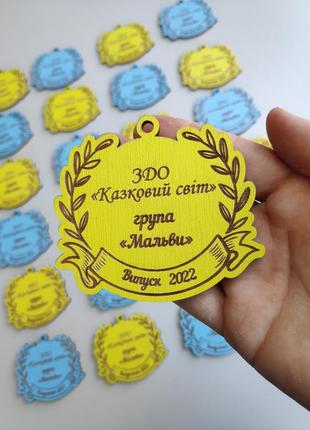 Медаль випускника для дівчинки2 фото
