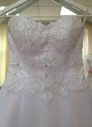Свадебное платье белое с холкой. новое!5 фото