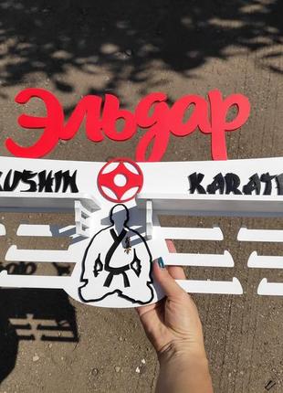 Медальниця kyokushin іменена з полицею, карате 60 см
