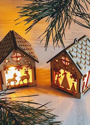 Новогодний домик с подсветкой led. деревянный домик с подсветкой.декор снежинки.5 фото