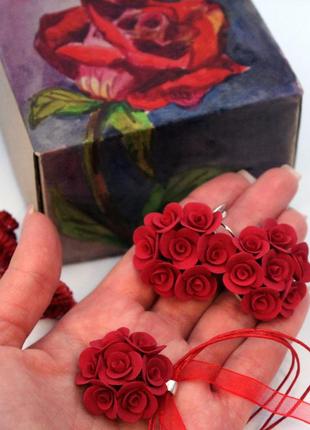 Подарочный комплект украшений ручной работы "красные розы"(кулон+серьги+коробочка)