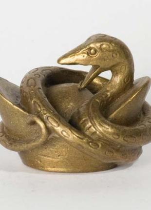 Статуэтка змея на чаше богатства 4 см бронзовая (8889)