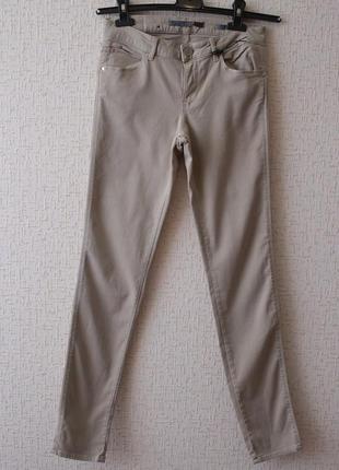 Летние джинсы guess, бежевого цвета
