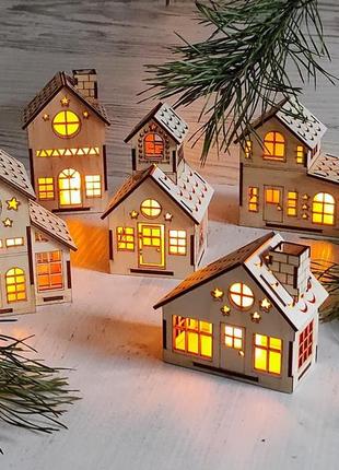 Новорічна та різдвяна інсталяція "святкове місто". сувенірні будиночки з підсвіткою.