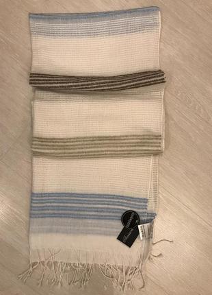 Дуже красивий і стильний брендовий шарфик.