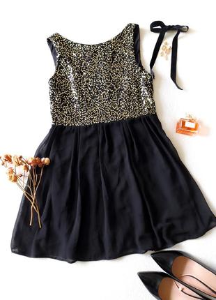 Красивое нарядное платье с пайетками