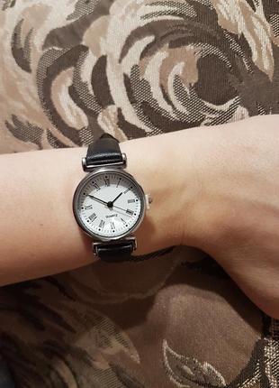 Класичні жіночі наручні годинники2 фото