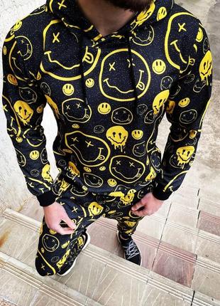 Мужской спортивный костюм