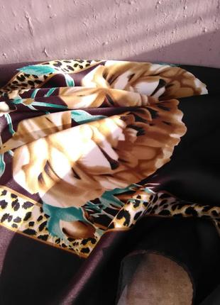 Очень красивый платок известного бренда prada5 фото