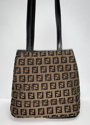 Фирменная сумка на/ в руку fendi.8 фото