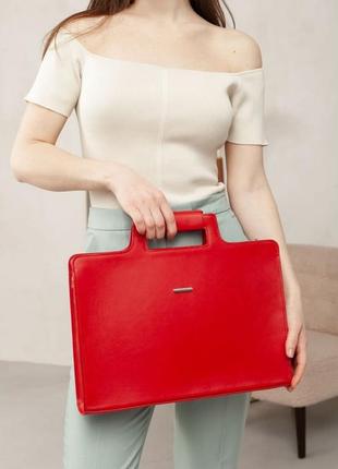 Женская кожаная сумка для ноутбука и документов большая горизонтальная через плечо с ручками красная7 фото
