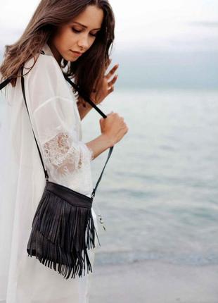 Женская кожаная сумка через плечо с бахромой мини кросс-боди из натуральной кожи черная2 фото