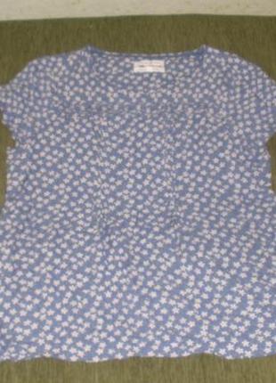 Женская блуза свободного кроя.