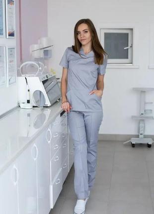 Медичний жіночий костюм сірий1 фото