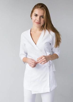 Медичний жіночий костюм білий3 фото