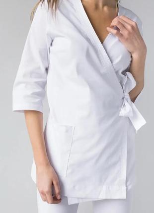Медичний жіночий костюм білий4 фото