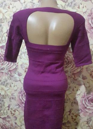 Фіолетова трикотажна сукня з чокером на блискавці