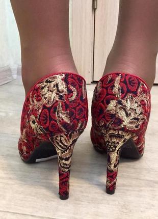 Шикарные красные туфли на каблуке, стильные, marks & spencer3 фото