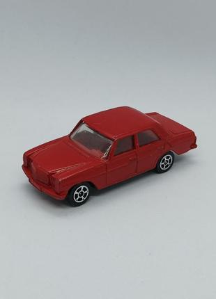 Винтажный автомобиль mercedes benz 240d corgi