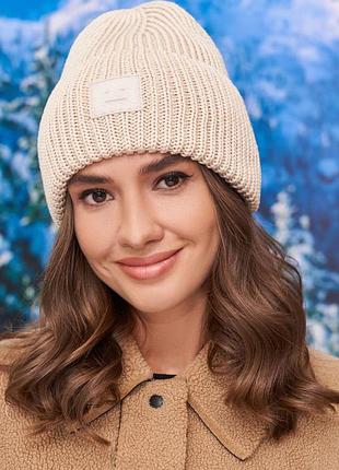 Жіноча молодіжна світло-кавова в"язана шапка2 фото
