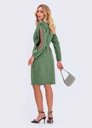 Нарядное зеленое платье из микровельвета свободного кроя с сеткой на рукавах2 фото