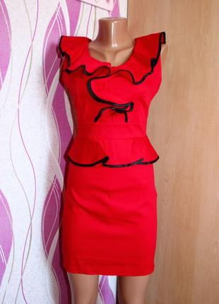 Платье красное воланы и как баска черные канты / на худенькую девушку или подростка