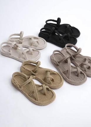Босоножки плетёные бежевые мокко чёрные