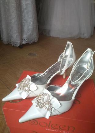 Весільні туфлі. розпродаж2 фото
