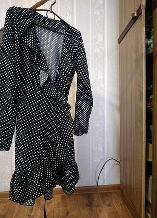 Сукня в горошок на запах
