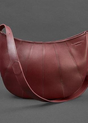 Женская кожаная сумка через плечо круассан из натуральной кожи бордовая1 фото