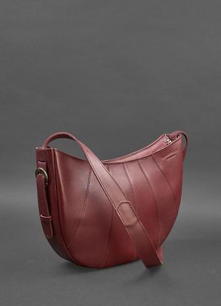 Женская кожаная сумка через плечо круассан из натуральной кожи бордовая3 фото