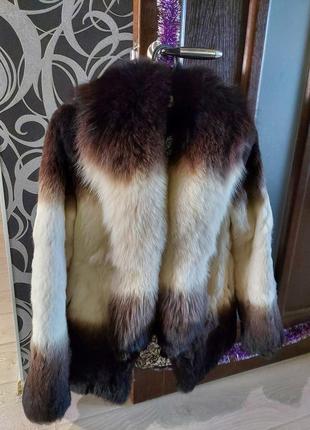 Шуба натуральна з воротом песця шоколадно-молочна 44-46