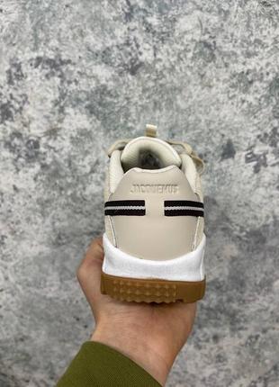 Кроссовки nike air humara lx jacquemus light bone gold wmns5 фото