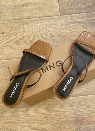 Босоножки mango