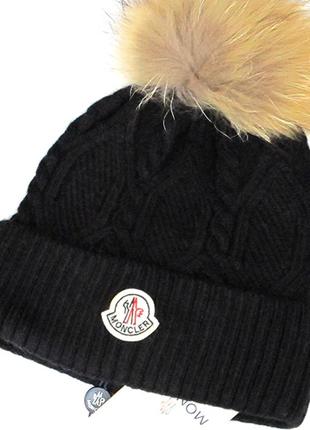 Очень теплая шапка moncler с помпоном
