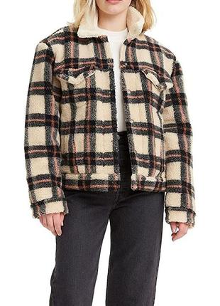 Женская куртка из шерпы levi's