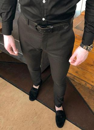 Мужские классические брюки в клетку зауженные к низу весенние осенние прямые антрацит серые9 фото