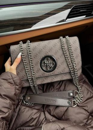 Жіноча середня сумка з регульованими ланцюжками через плече guess🆕