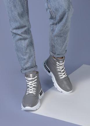 Жіночі зимові черевики сірого кольору4 фото