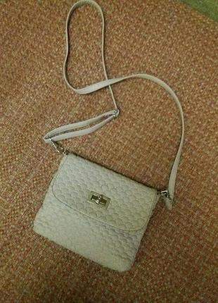 Классная сумочка через плечо.