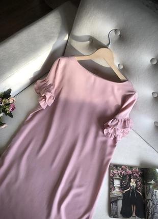 Пудрове шифонове плаття з рюшами10 фото