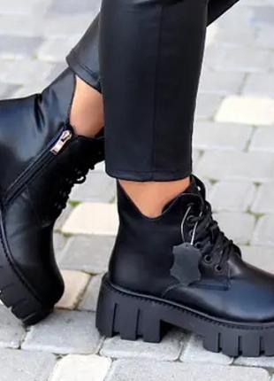 Молодежные кожаные женские черные ботинки на тракторной рифленой грубой подошве2 фото